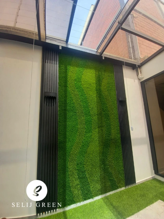 Diseño de interiores y áreas comunes con césped artificial decorativo. SELIJ GREEN